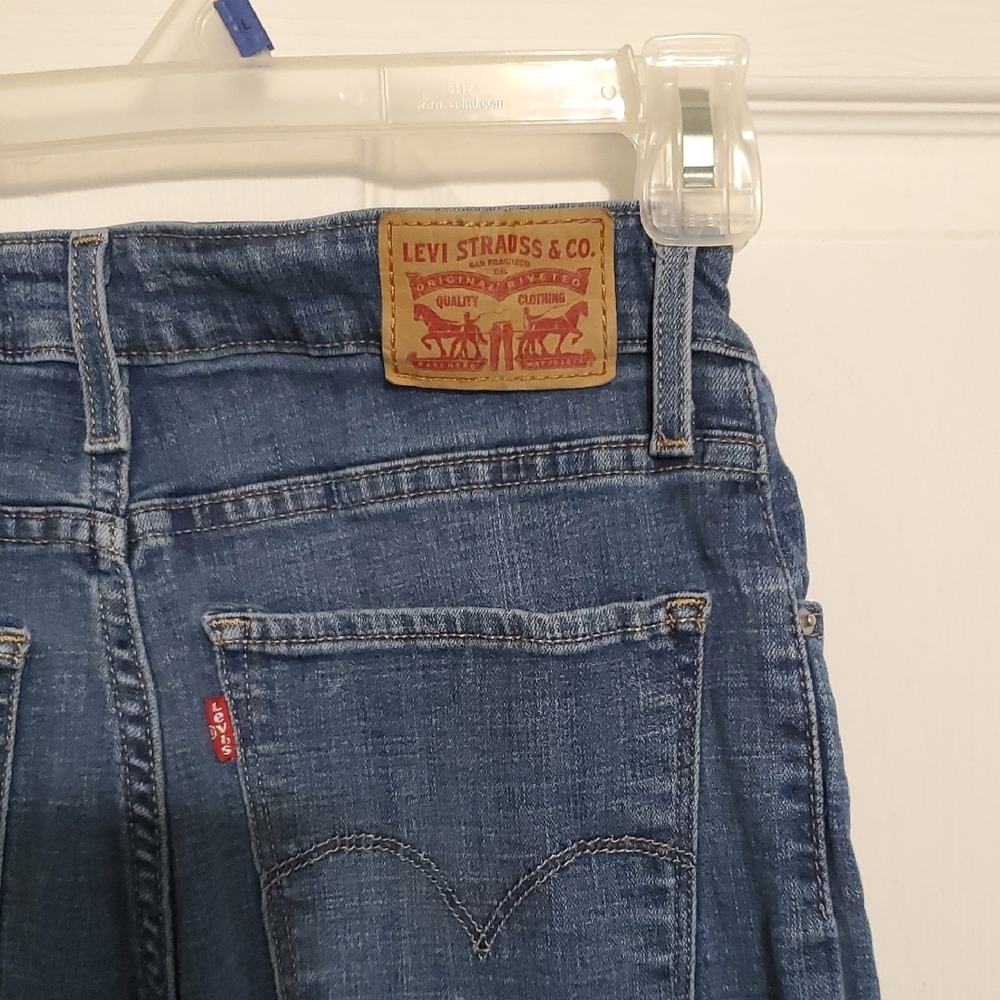 Levi's Classic High Rise Blue Jeans - Picture 4 of 9